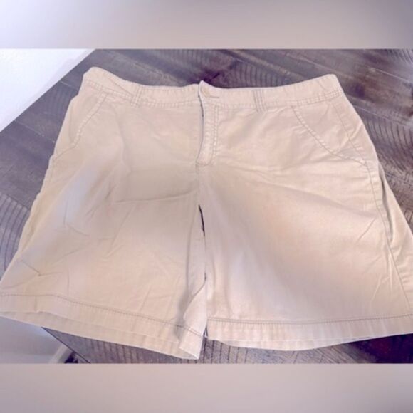 Faded Glory Pants - Women's Faded glory shorts - Size 12 - Tan Color